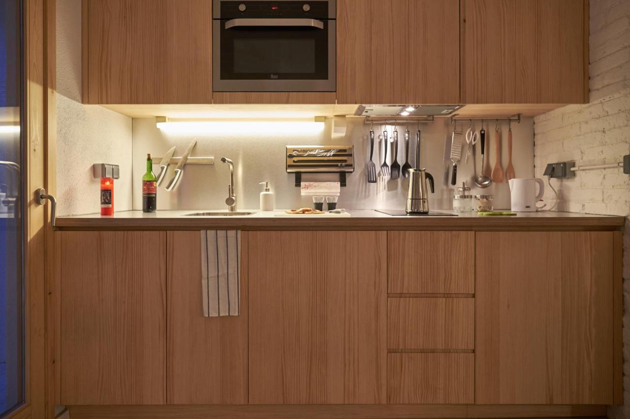 Luxury 1br With Patio Near The Appartement Barcelona